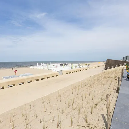 Bright With Frontal Sea View * מידלקרק